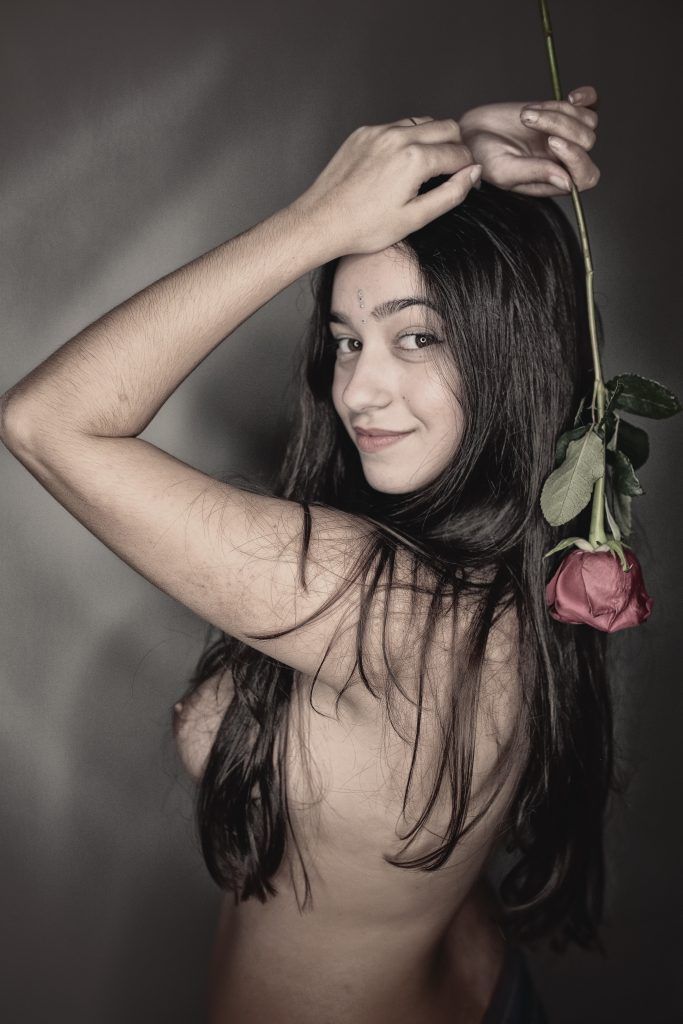 La Mujer y la Rosa | Fotografía erótica en Sevilla